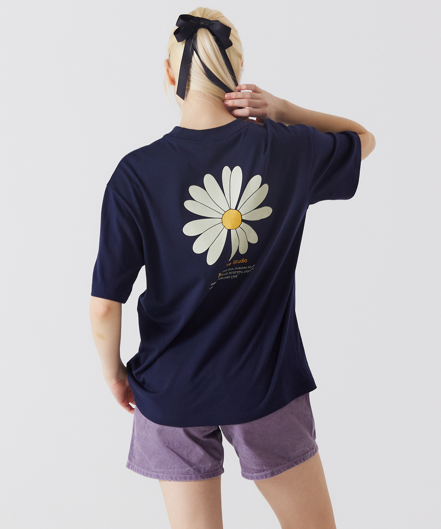 데이지 프린트 오버핏 반팔 티셔츠 네이비